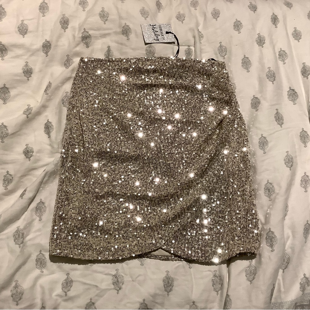 Forever 21 Skirt size lg brand new with tag
